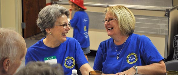 Grace Collins, Lori Bell, Beth Massengale, Denise Englehardt, Scott Estep, Kathi and Sara Niemeir